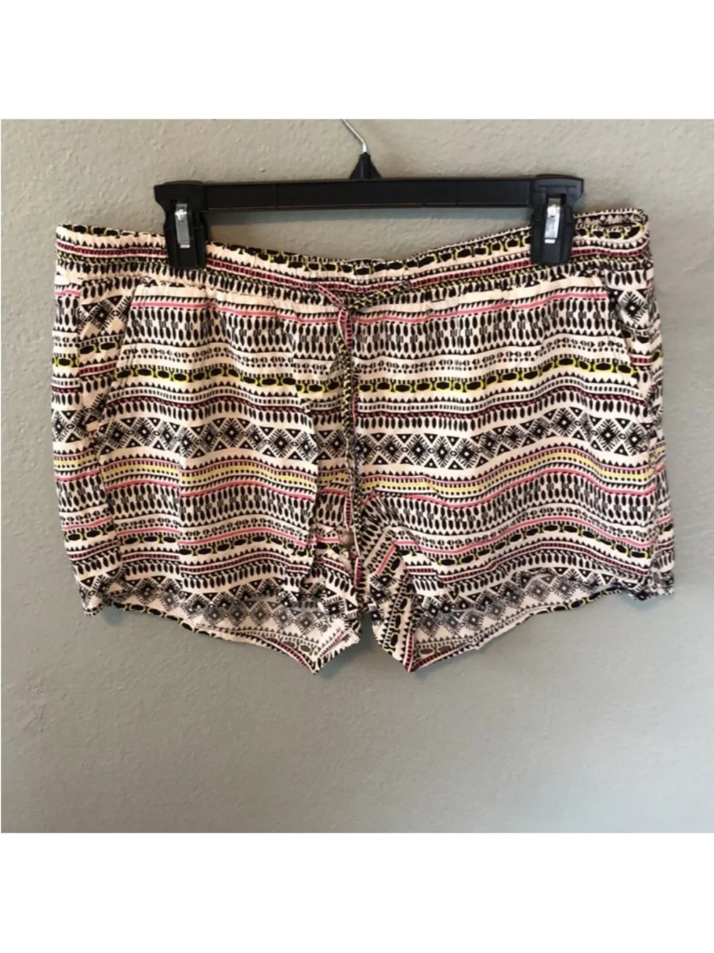 Old Navy Multi-Color Aztec Drawstring Shorts Size Large - Picture 2 of 10